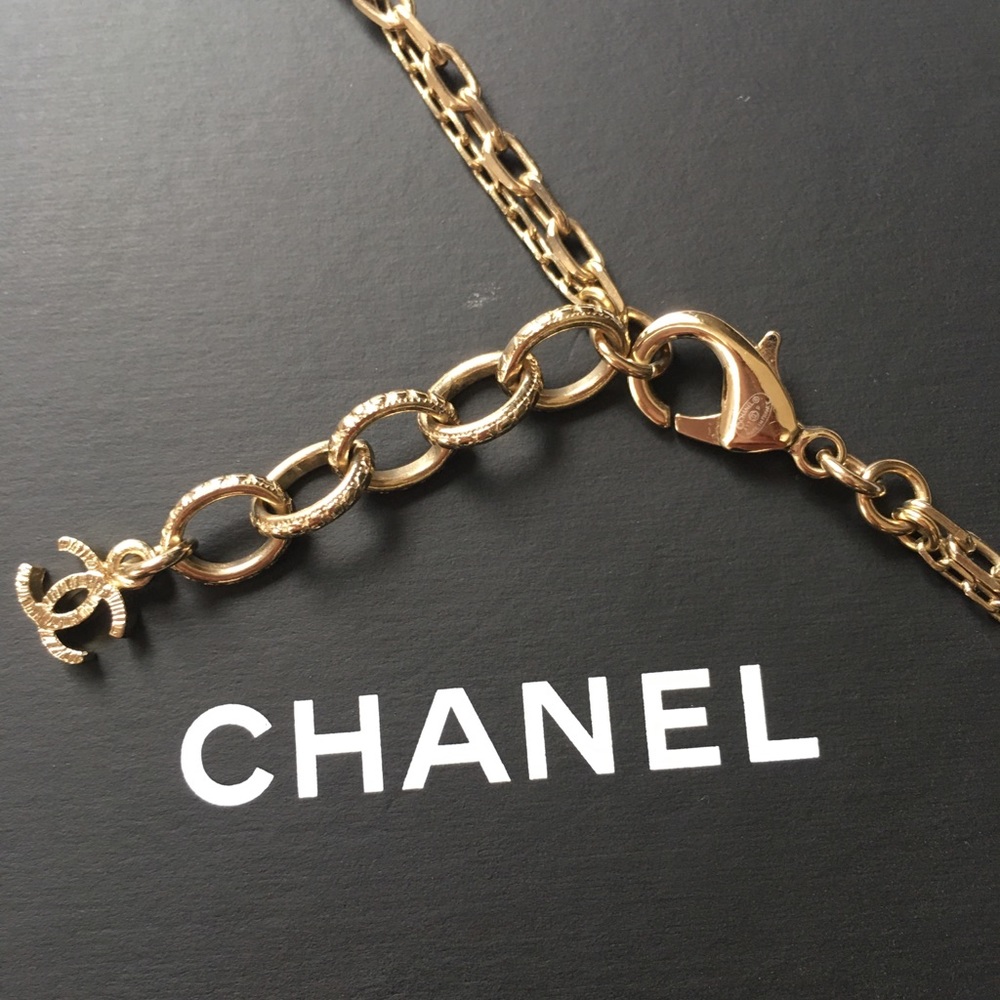 ❌SOLD❌ BNIB Authentic Classic CHANEL gold necklace - Picture 3 of 4